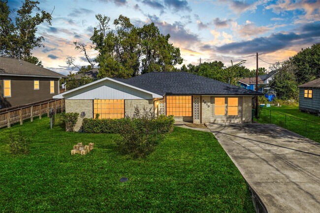 Building Photo - 3613 Crandon St