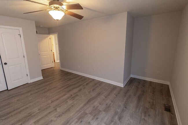 Building Photo - 4700 Dehaven Dr