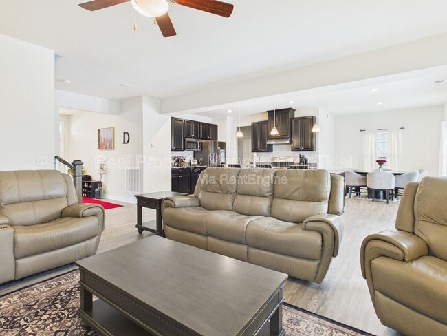 Building Photo - 555 Oliver Wy