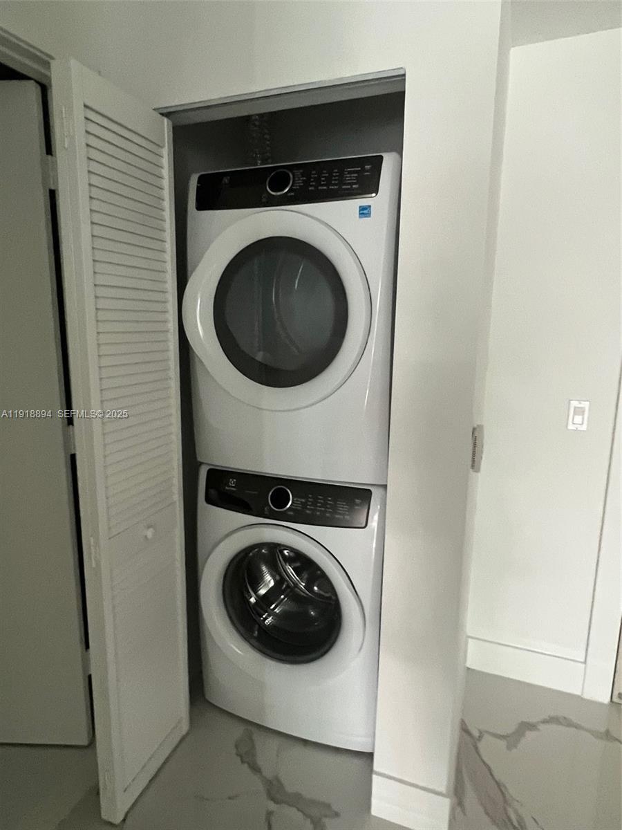 Building Photo - 300 Sunny Isles Blvd