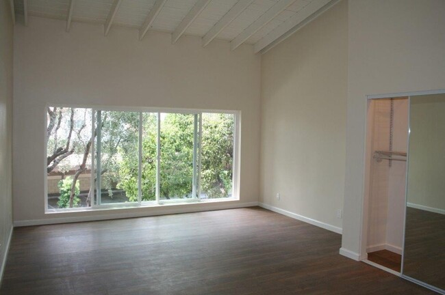 Building Photo - Entirely Remodeled 2 story Townhome with a...