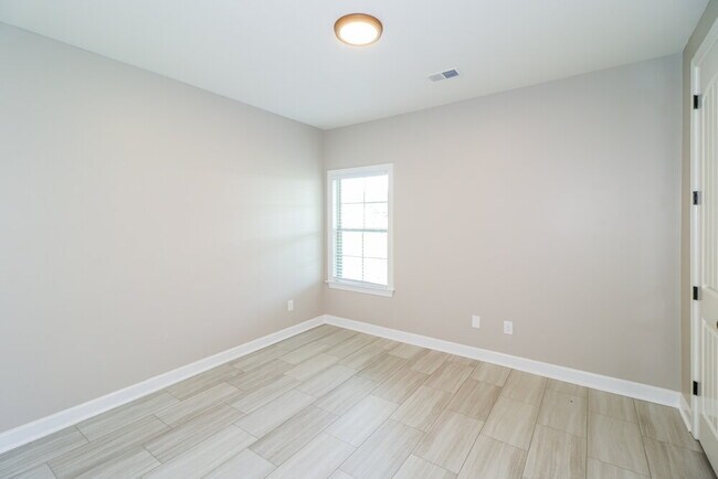 Building Photo - 155 Acadis Cir