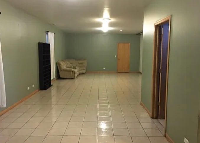 Very large spacious bedroom. Also a bedroom and full bathroom. - 419 W Root St