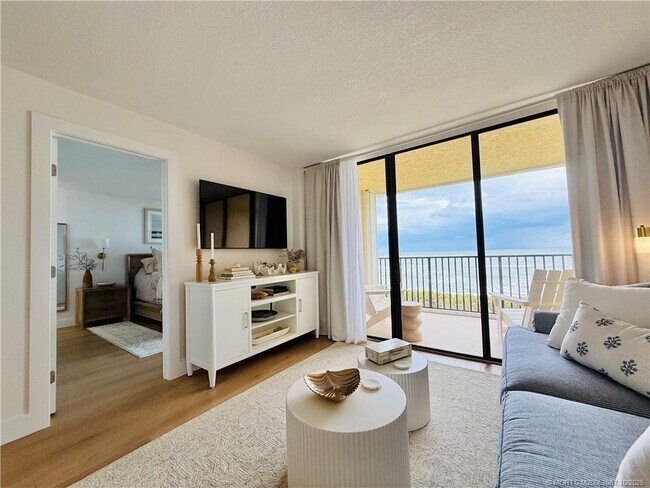 Building Photo - 7370 S Ocean Dr