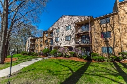 Building Photo - 19 Country Club Dr