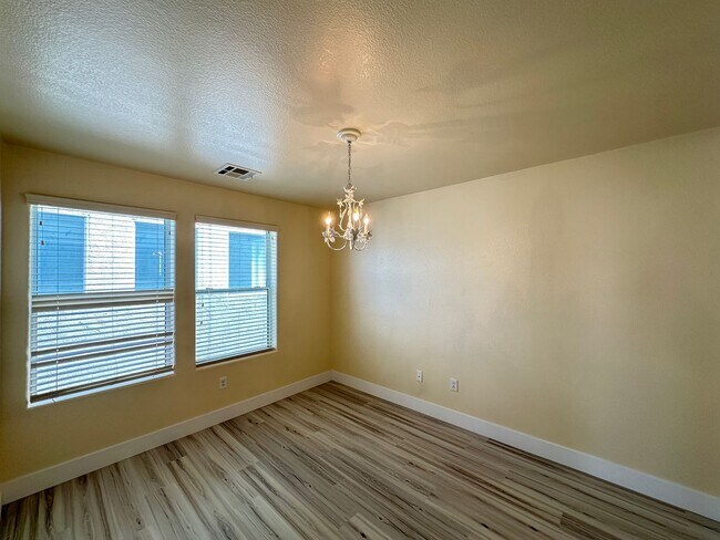 Building Photo - FALCON POINTE