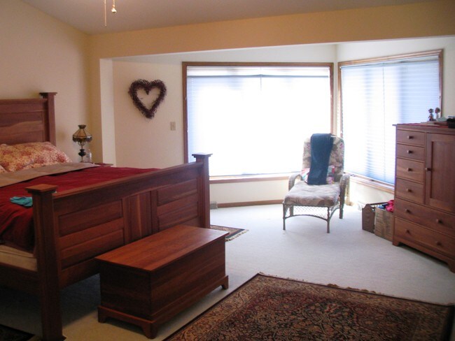 Mater Bedroom - 14520 W Maylore Ct