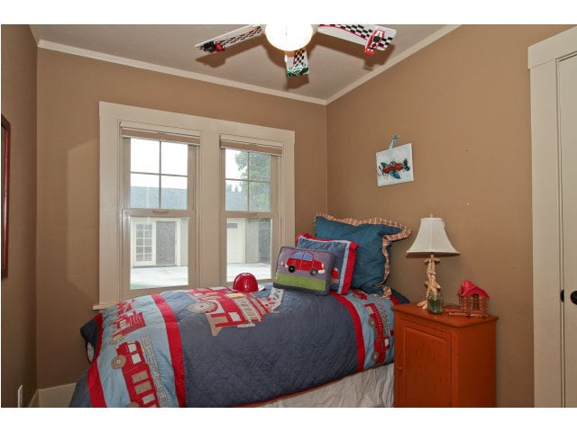 Building Photo - 1375 Magnolia Ave