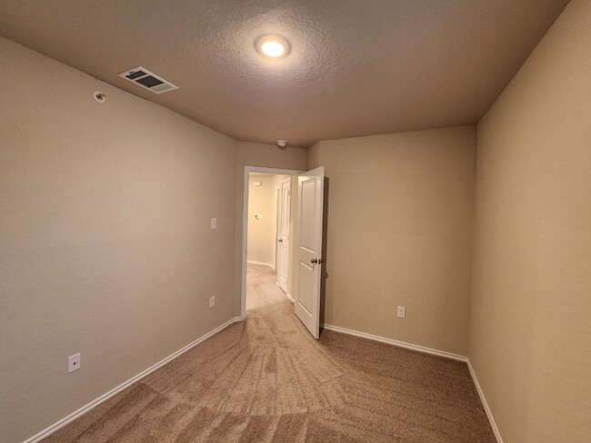 Building Photo - Move In Special - $200 Off 1st Months Rent...