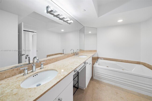 Building Photo - 4779 Collins Ave