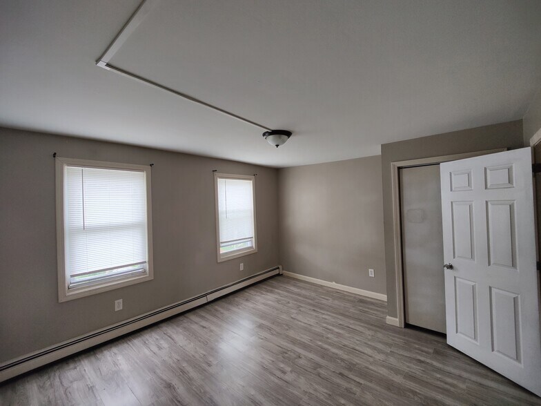 Building Photo - 165 Merrimack St