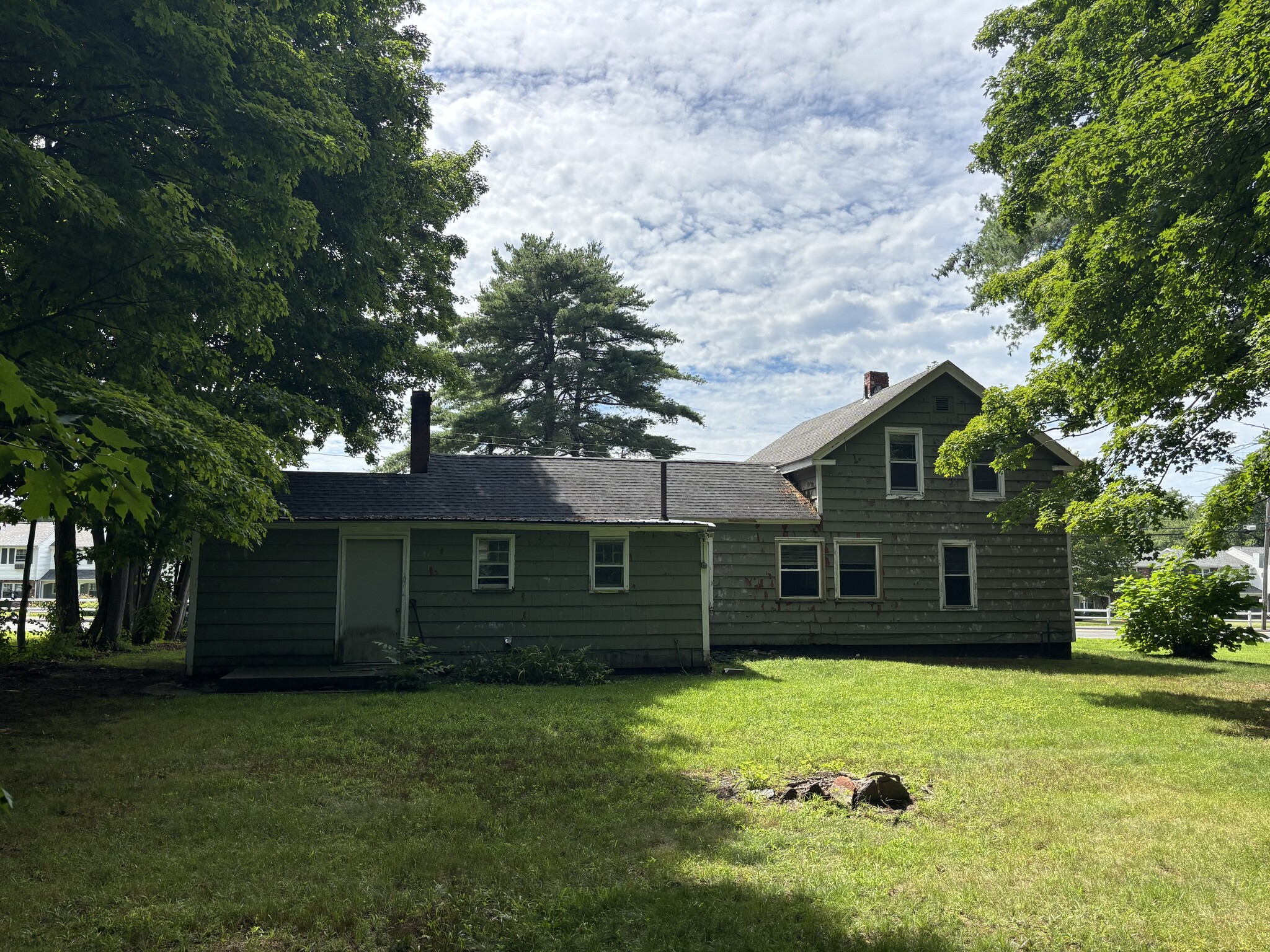 Building Photo - 69 Meadow St