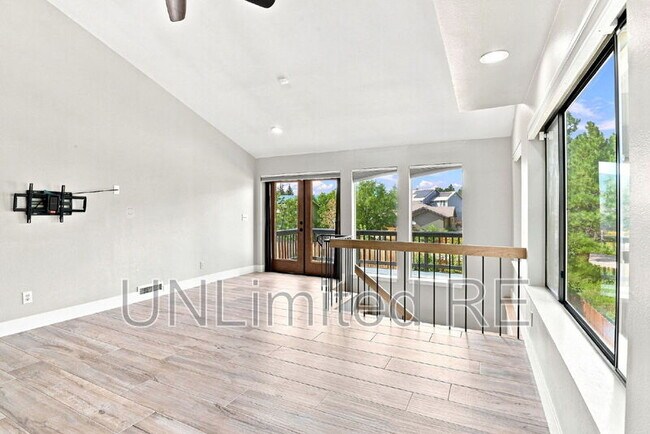 Building Photo - 2700 W Lynette Dr