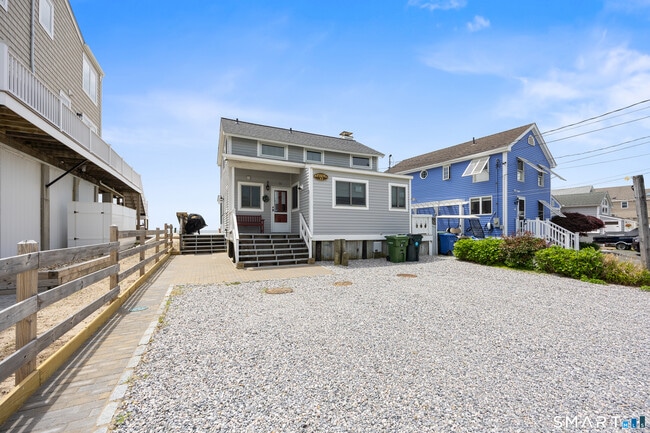 Building Photo - 33 Beach Rd W
