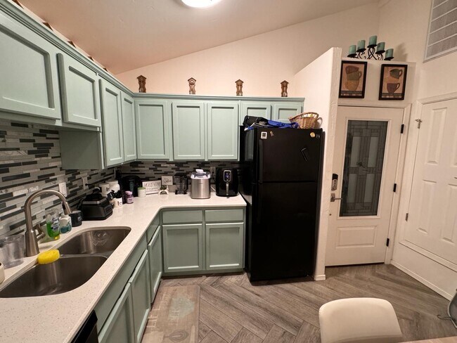 Building Photo - 732 Gold Beach Dr