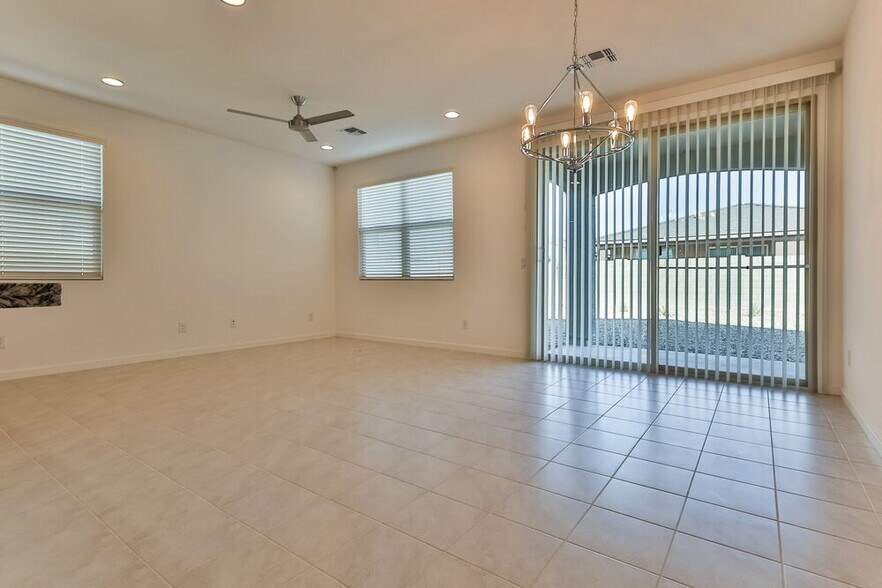 Building Photo - 11008 W Parkway Dr