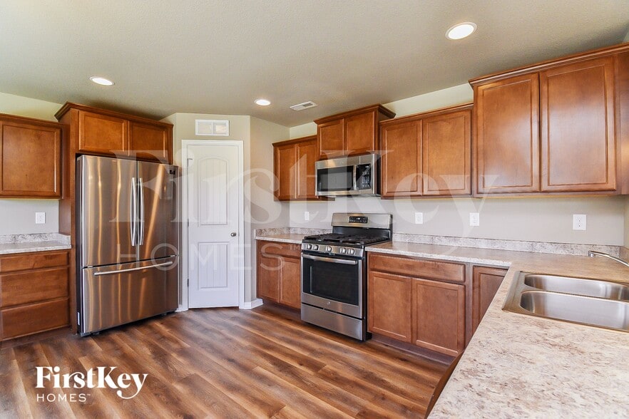 Building Photo - 7687 Benecia Dr