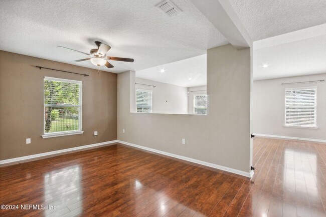 Building Photo - 4619 Pine Lake Dr