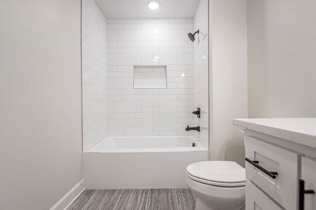 Building Photo - Newer Construction 3 bed 2 1/2 Bath, 2,020 sqft in West Little Rock