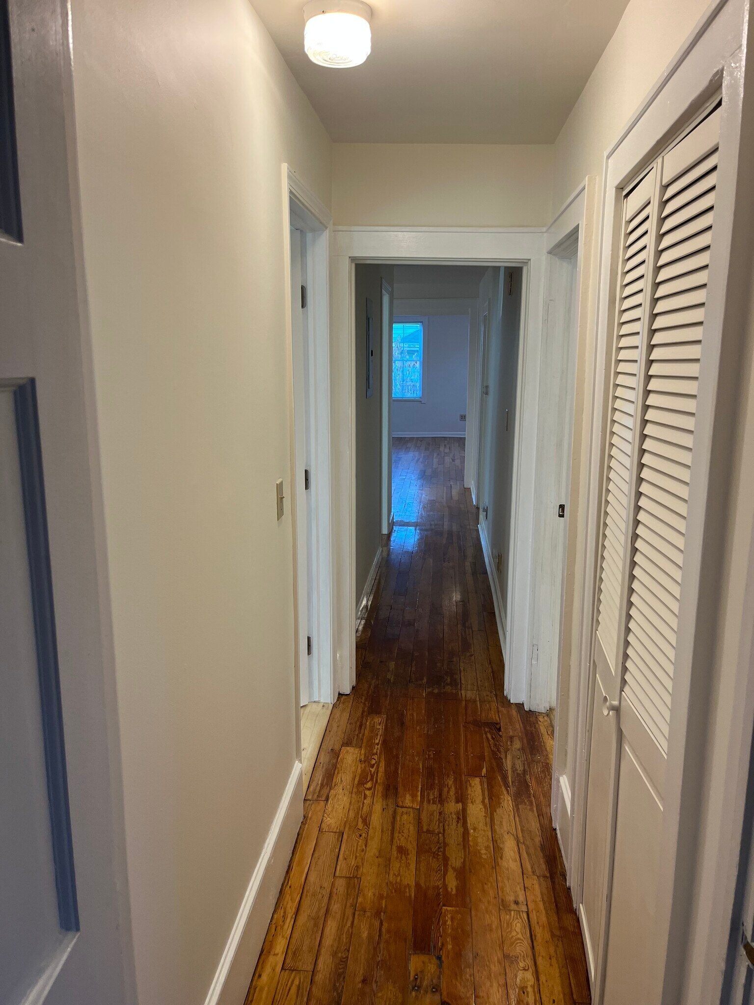 Building Photo - 15 Locust St