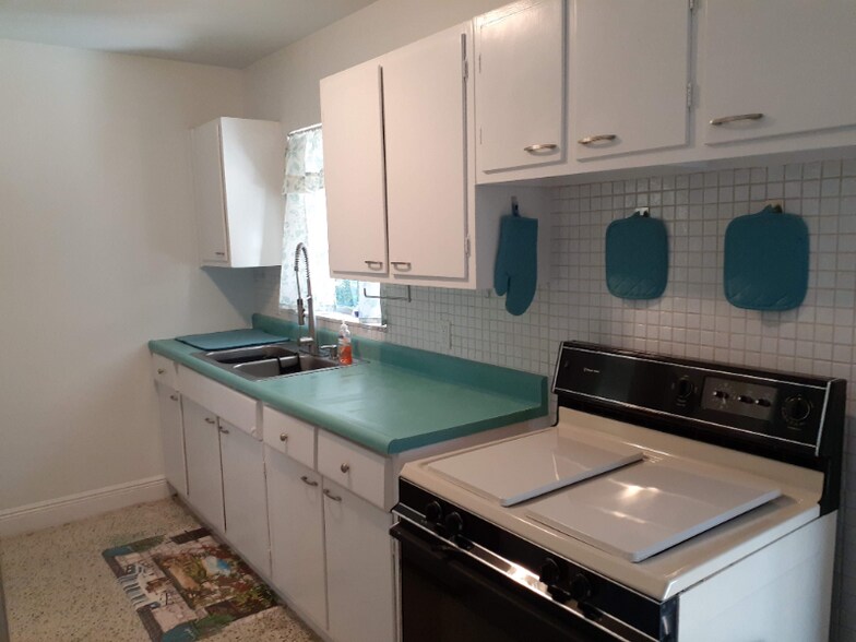 Building Photo - 117 SE Solaz Ave