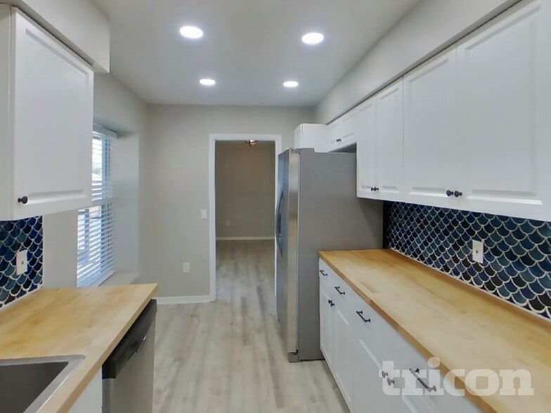 Building Photo - 1446 Deborah Dr