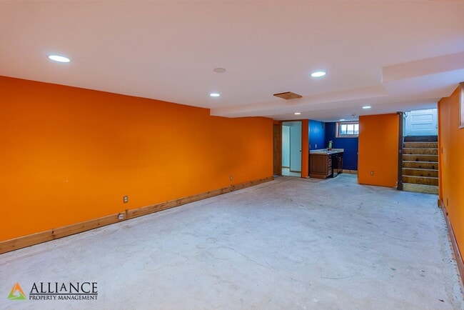 Building Photo - Gorgeous Home!!