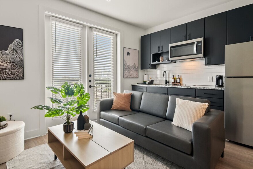 Building Photo - 701 Richmond Ave.