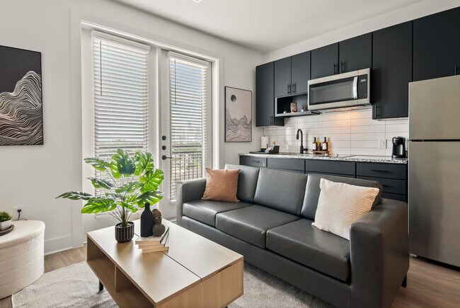 Building Photo - 701 Richmond Ave.