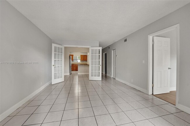 Building Photo - 3158 Coral Springs Dr