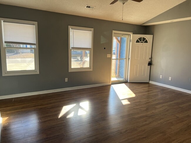 Building Photo - RENTAL HOME 3BD/2BTH