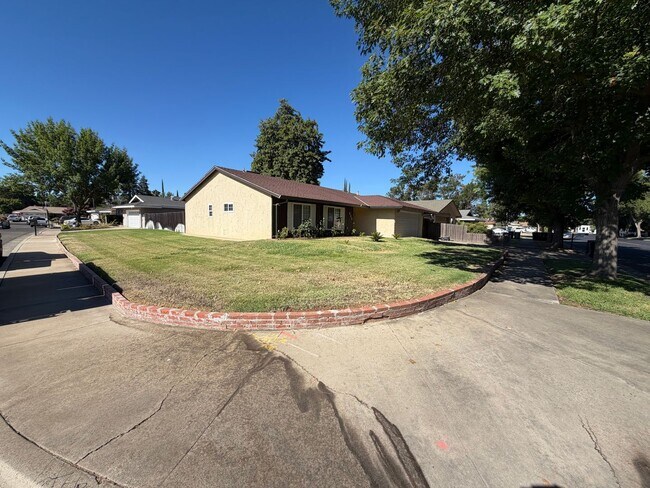 Building Photo - 3 bedroom 2 bath home for rent