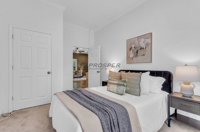 Building Photo - 44 4th Ave