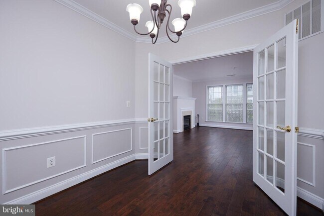 Building Photo - 300 King Farm Blvd