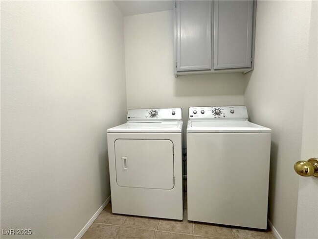 Building Photo - 7604 Cruz B