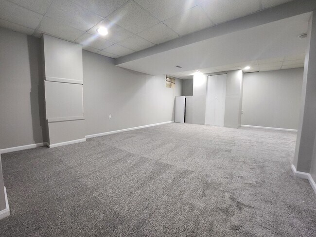 Building Photo - 3832 Baybrook Dr