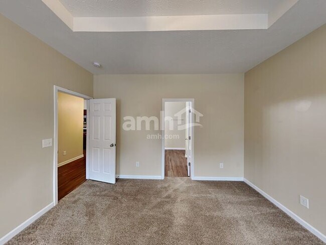 Building Photo - 40 Shady Valley Dr