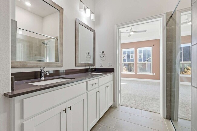 Building Photo - 1332 Square foot townhome in a beautiful community in Argyle, TX ready for lease.