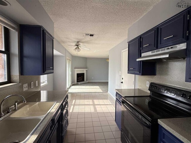 Building Photo - 5307 Hooper Dr