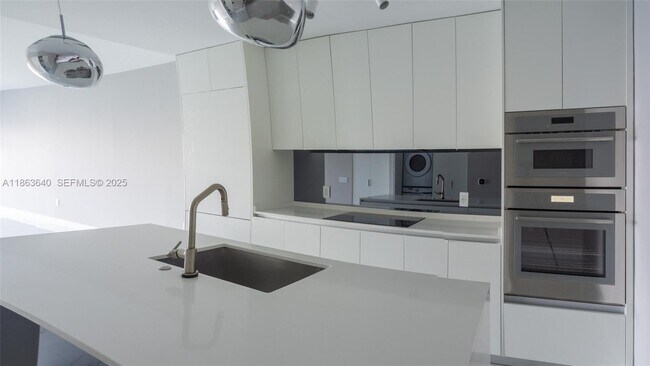 Building Photo - Northeast 24th Street, Miami, FL 33137 - 3 BR 3 BA condo