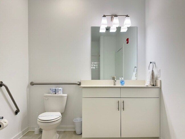 Building Photo - 542 Boulevard NE