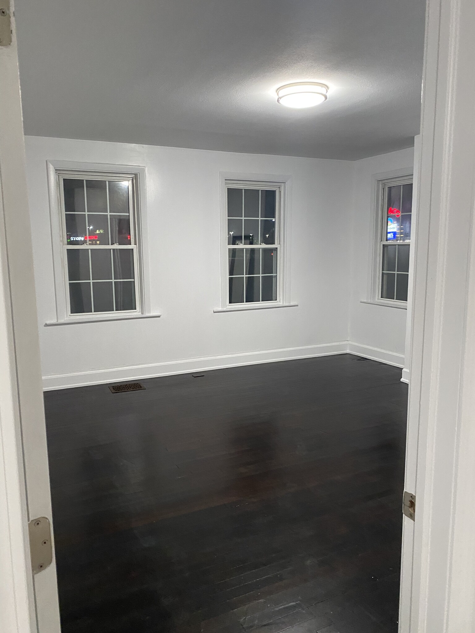 Master bedroom - 326 Cottage Grove Rd