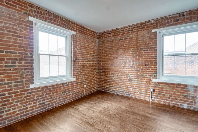 Building Photo - 10 Walnut Alley
