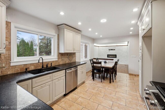 Building Photo - 19263 Sunset St