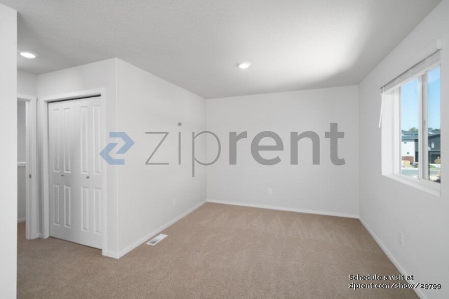 Building Photo - Unit