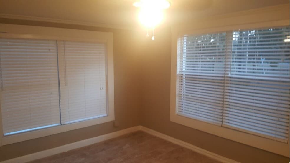 Building Photo - 1935 W Walnut St