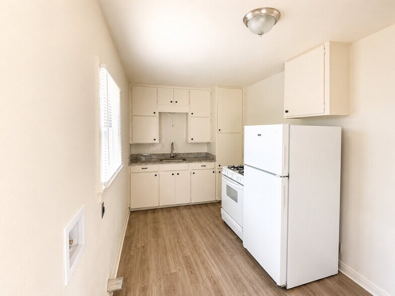 Building Photo - 300 Delmar Ct