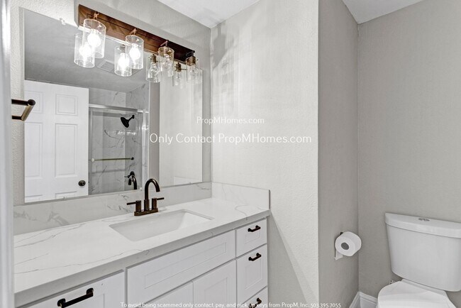 Building Photo - Charming Portland Retreat: Spacious Home w...