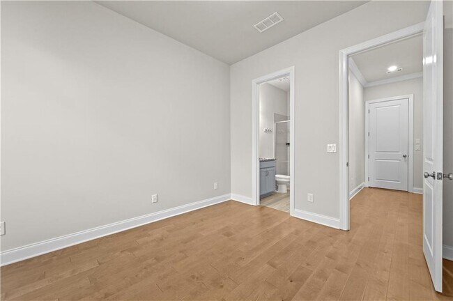 Building Photo - 3475 Benedict Pl