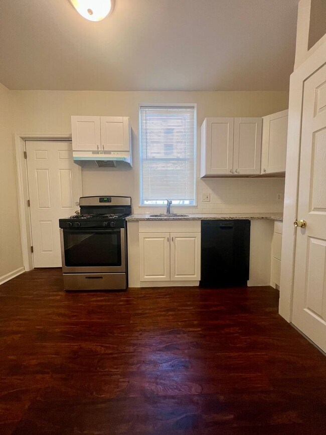 Building Photo - Stunning 3-Bedroom Townhome by LaSalle! Available NOW!